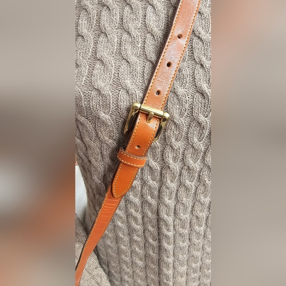 Dooney & Bourke Shoulder Bag- Like New - Picture 8 of 16